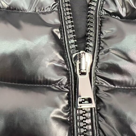 Women's Moncler Short Down Jacket Size M - Picture 2 of 10